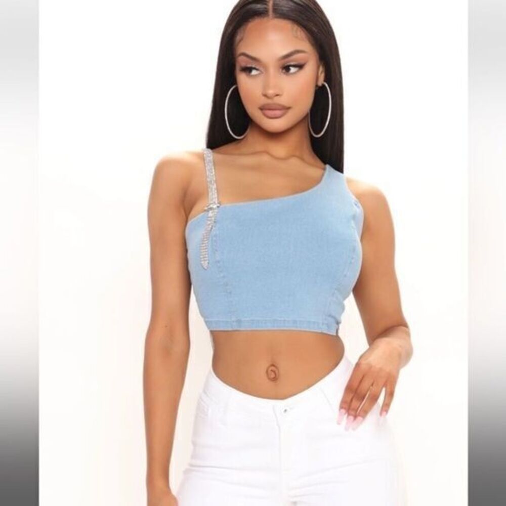 Haute Monde Light Wash crop top Rimstones detailing Size Large RefFNB